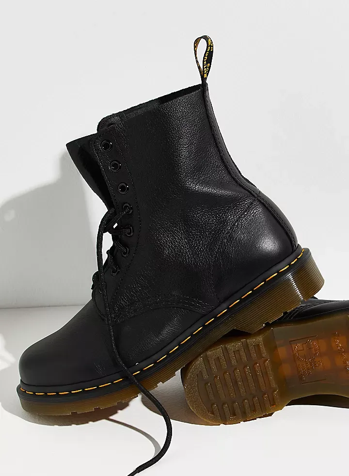 DR. MARTENS 1460 PASCAL BLACK VIRGINIA