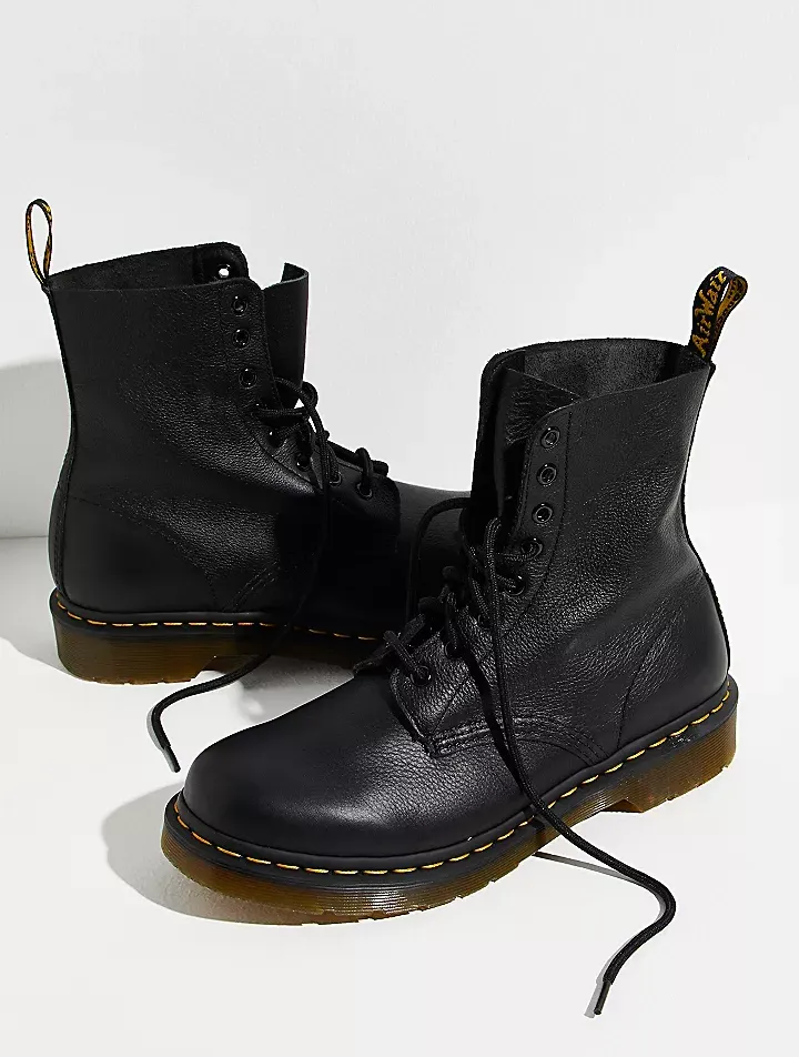 DR. MARTENS 1460 PASCAL BLACK VIRGINIA